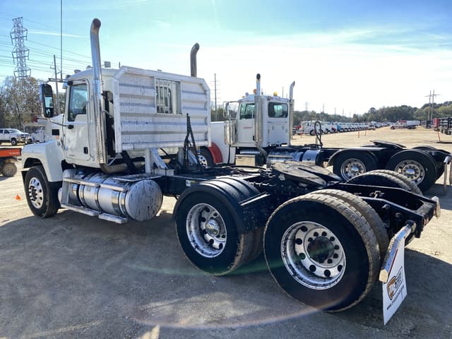 Image of Mack PI64T equipment image 1