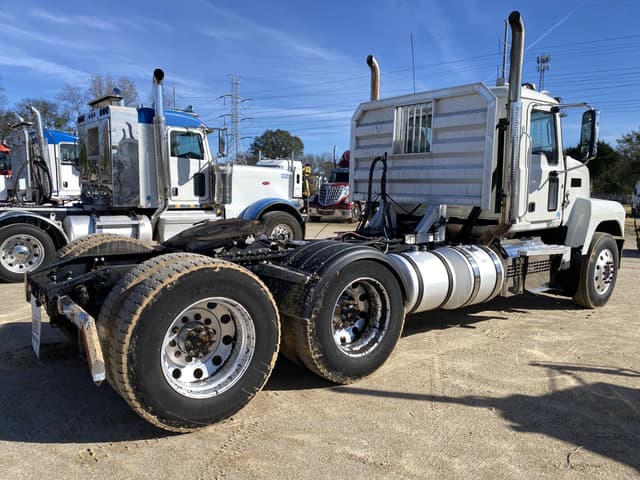Image of Mack PI64T equipment image 2