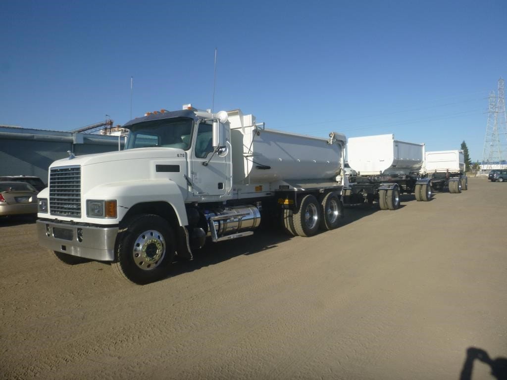 2019 Mack Pinnacle Equipment Image0