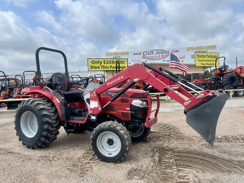 2019 Mahindra 1626 Equipment Image0