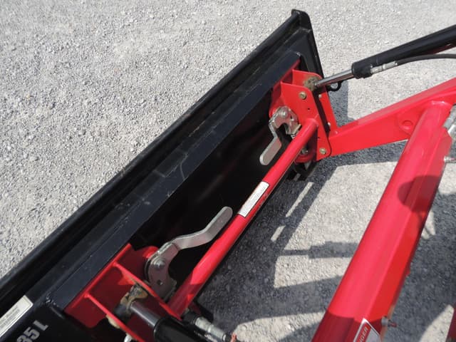 Image of Mahindra 1635 HST equipment image 4