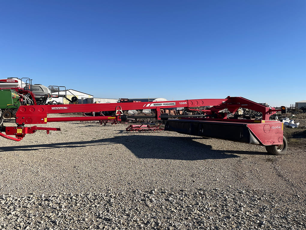 2019 Massey Ferguson 1395 Equipment Image0