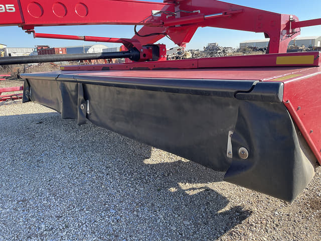 Image of Massey Ferguson 1395 equipment image 2