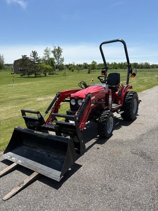 2019 Massey Ferguson 1526 Equipment Image0