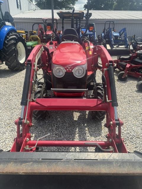 Image of Massey Ferguson 1726E equipment image 1