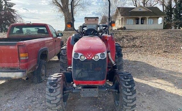 Image of Massey Ferguson 1735M equipment image 2