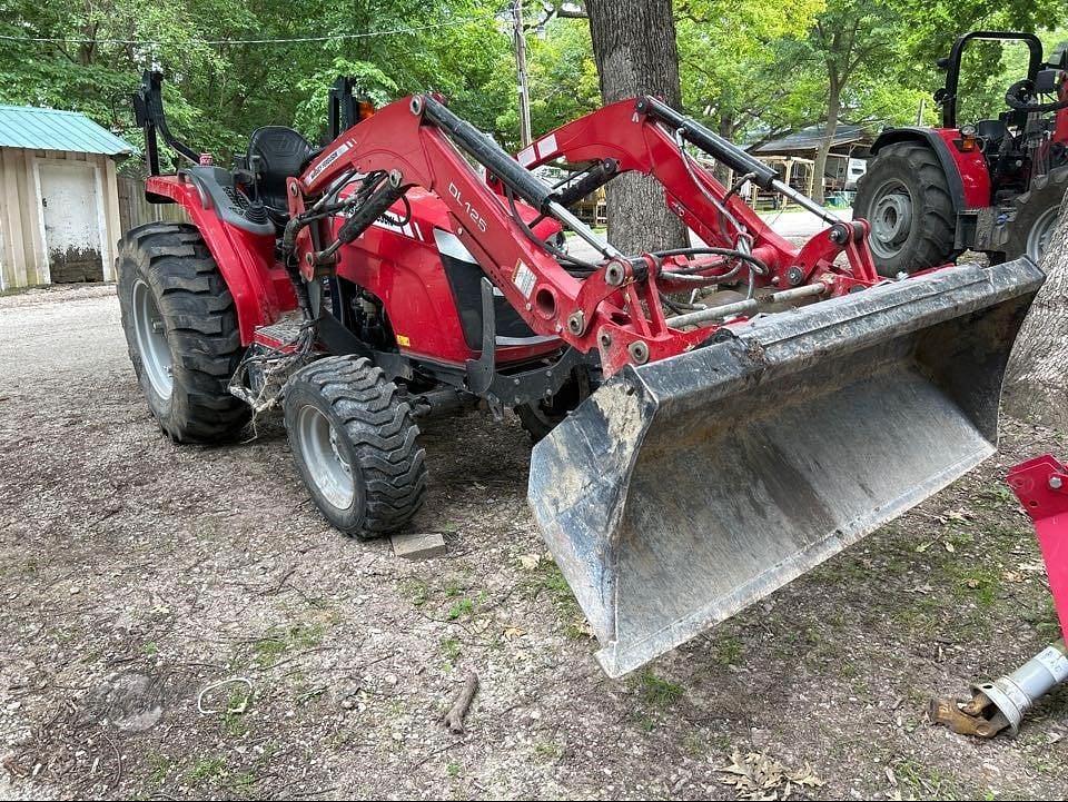 Image of Massey Ferguson 1735M Primary image