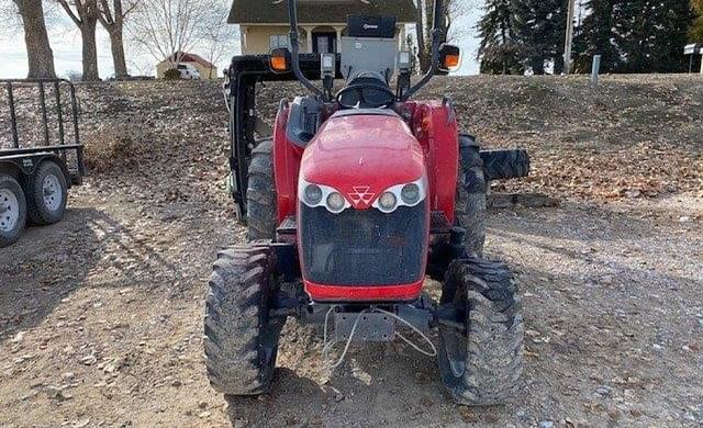 Image of Massey Ferguson 1735M equipment image 1