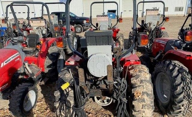 Image of Massey Ferguson 1735M equipment image 4