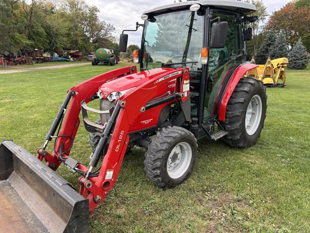 Image of Massey Ferguson 1735M equipment image 3