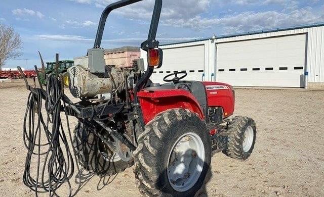 Image of Massey Ferguson 1735M equipment image 4