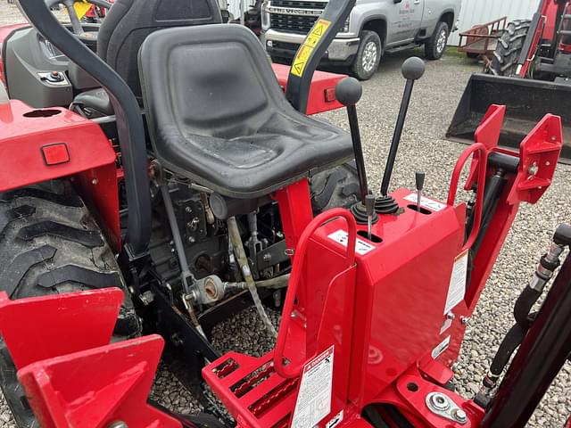 Image of Massey Ferguson 1739E equipment image 2