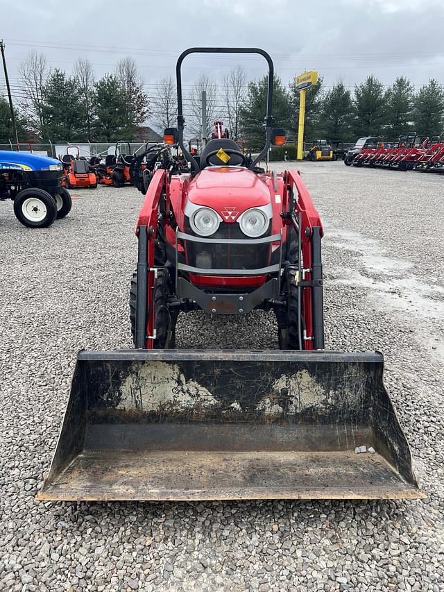 Image of Massey Ferguson 1739E equipment image 4