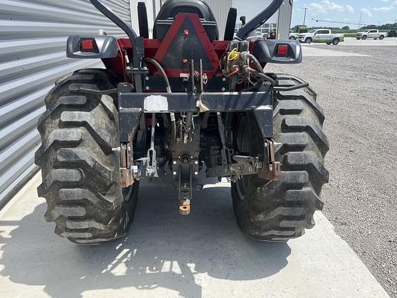 Image of Massey Ferguson 1740M equipment image 4