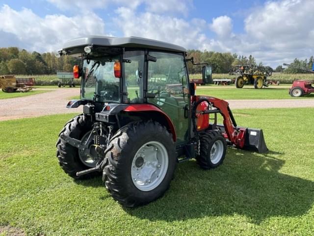 Image of Massey Ferguson 1740M equipment image 4