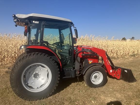 Image of Massey Ferguson 1760M equipment image 4