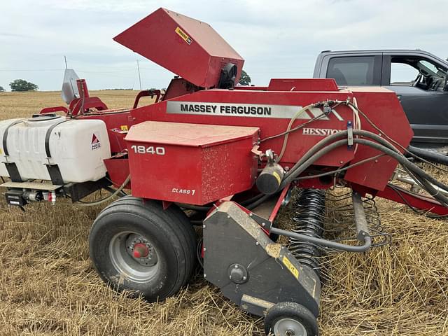 Image of Massey Ferguson 1840 equipment image 1