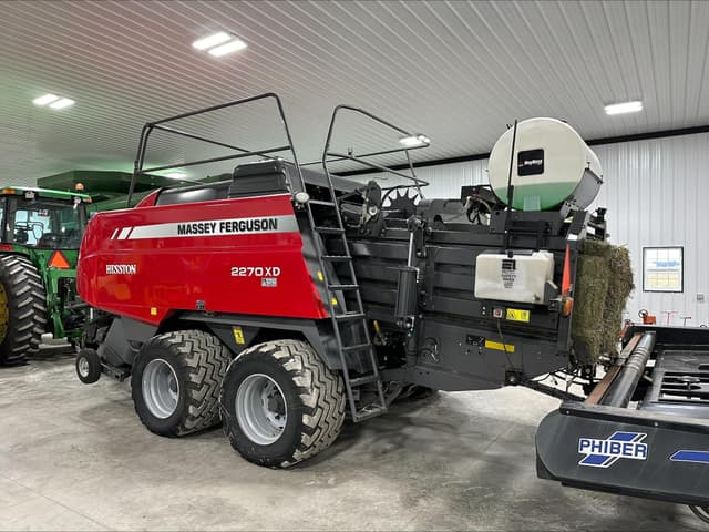 Image of Massey Ferguson 2270XD equipment image 3