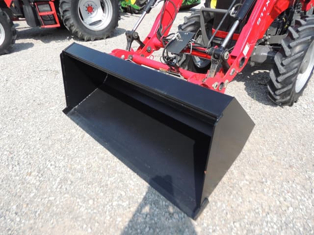 Image of Massey Ferguson 2605H equipment image 4