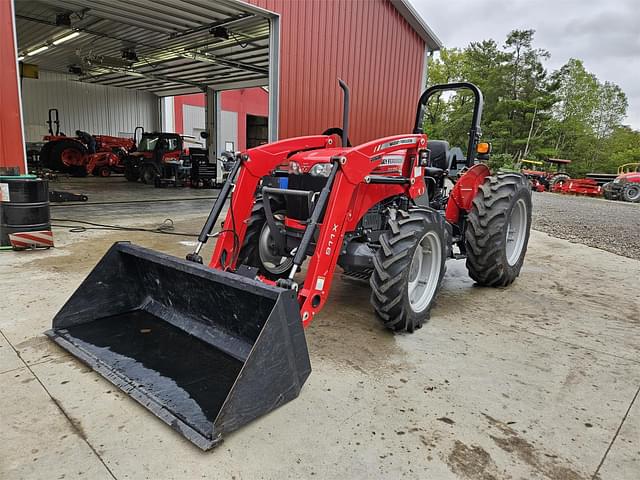 Image of Massey Ferguson 2605H equipment image 2