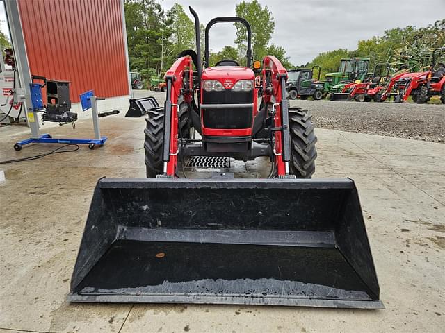 Image of Massey Ferguson 2605H equipment image 3