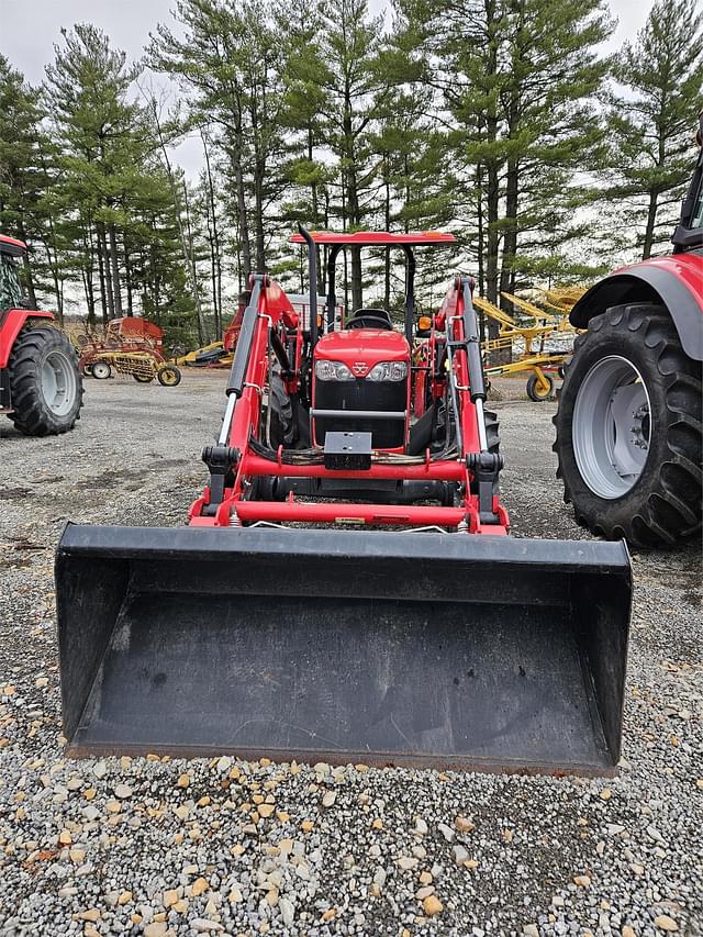 Image of Massey Ferguson 2605H equipment image 2