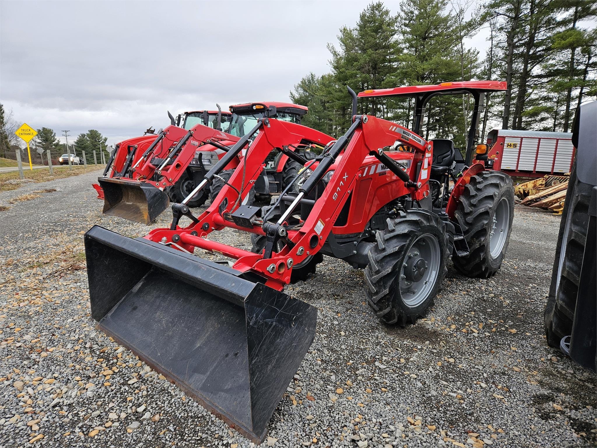 2019 Massey Ferguson 2605H Equipment Image0