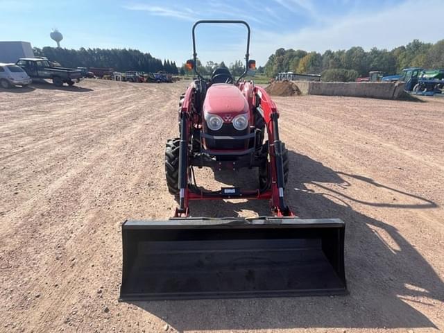 Image of Massey Ferguson 2705 equipment image 1