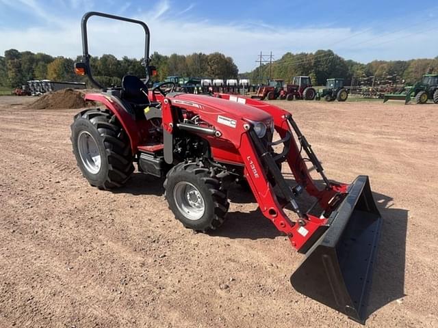 Image of Massey Ferguson 2705 equipment image 2