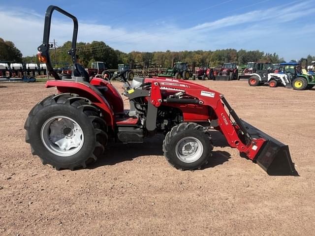 Image of Massey Ferguson 2705 equipment image 3