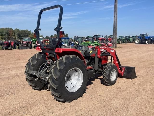 Image of Massey Ferguson 2705 equipment image 4