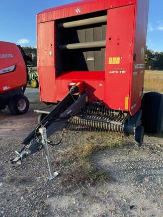 2019 Massey Ferguson 2946 Equipment Image0