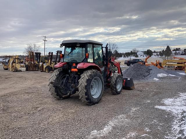 Image of Massey Ferguson 4607M equipment image 3