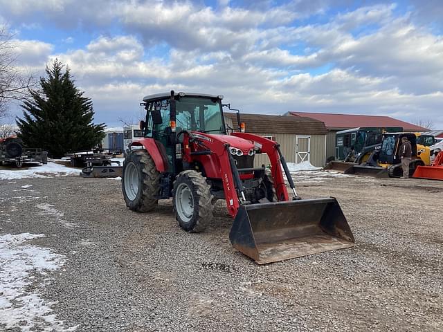 Image of Massey Ferguson 4607M equipment image 4