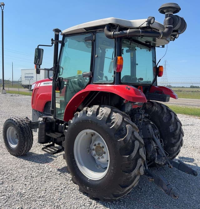 Image of Massey Ferguson 4607M equipment image 4