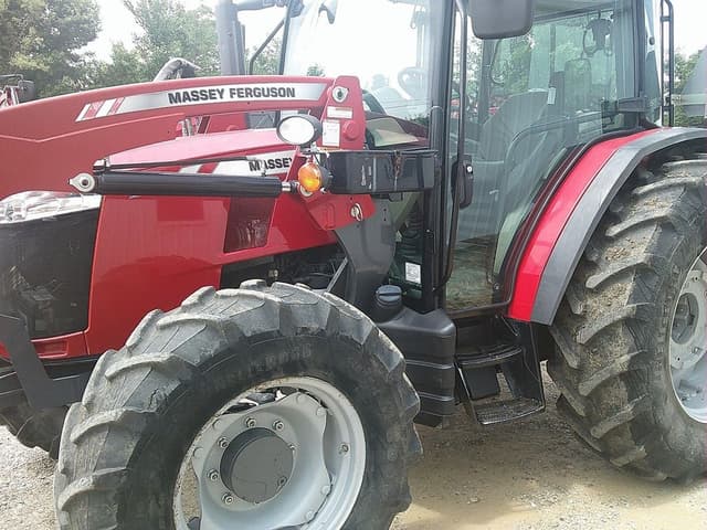 Image of Massey Ferguson 4710 equipment image 2
