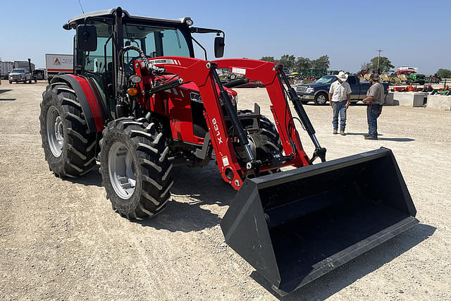 Image of Massey Ferguson 4707 equipment image 4