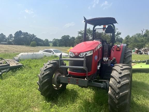 Image of Massey Ferguson 5711 equipment image 2