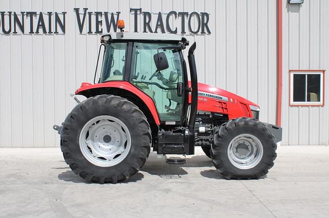 Image of Massey Ferguson 5712SL equipment image 4