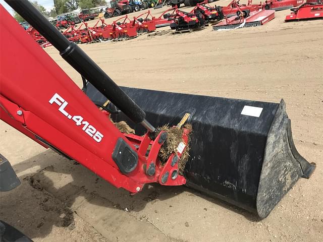 Image of Massey Ferguson 6715S equipment image 4