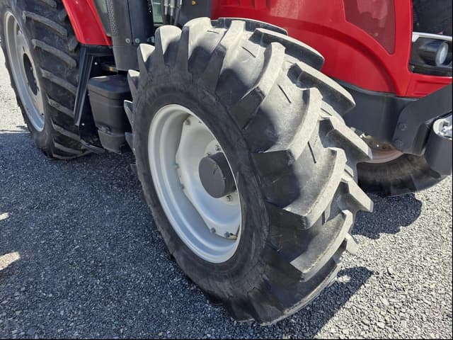 Image of Massey Ferguson 6715S equipment image 4