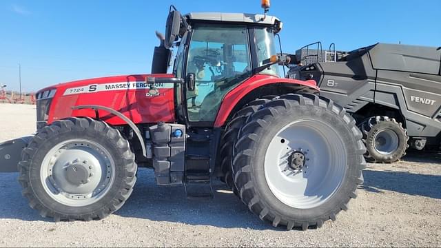 Image of Massey Ferguson 7724 equipment image 1