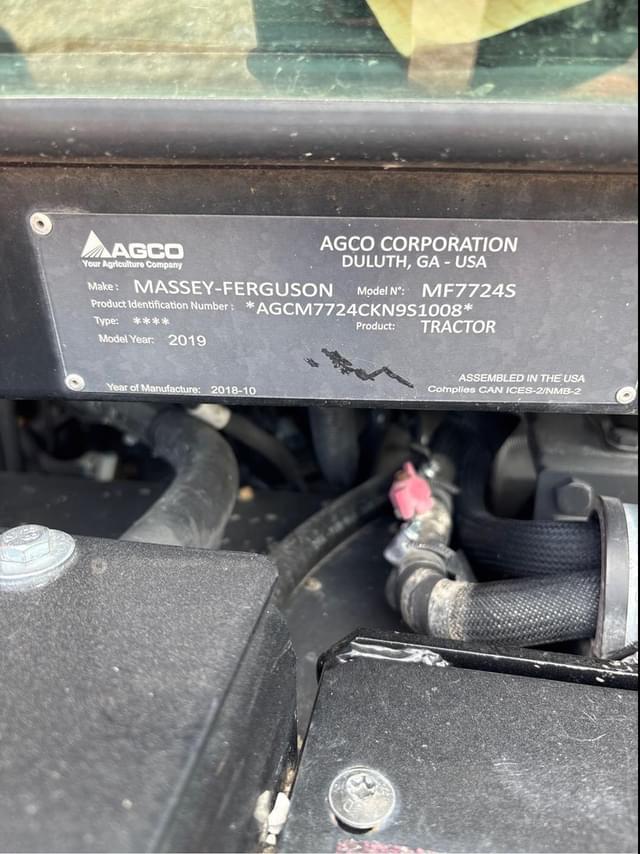 Image of Massey Ferguson 7724S equipment image 2