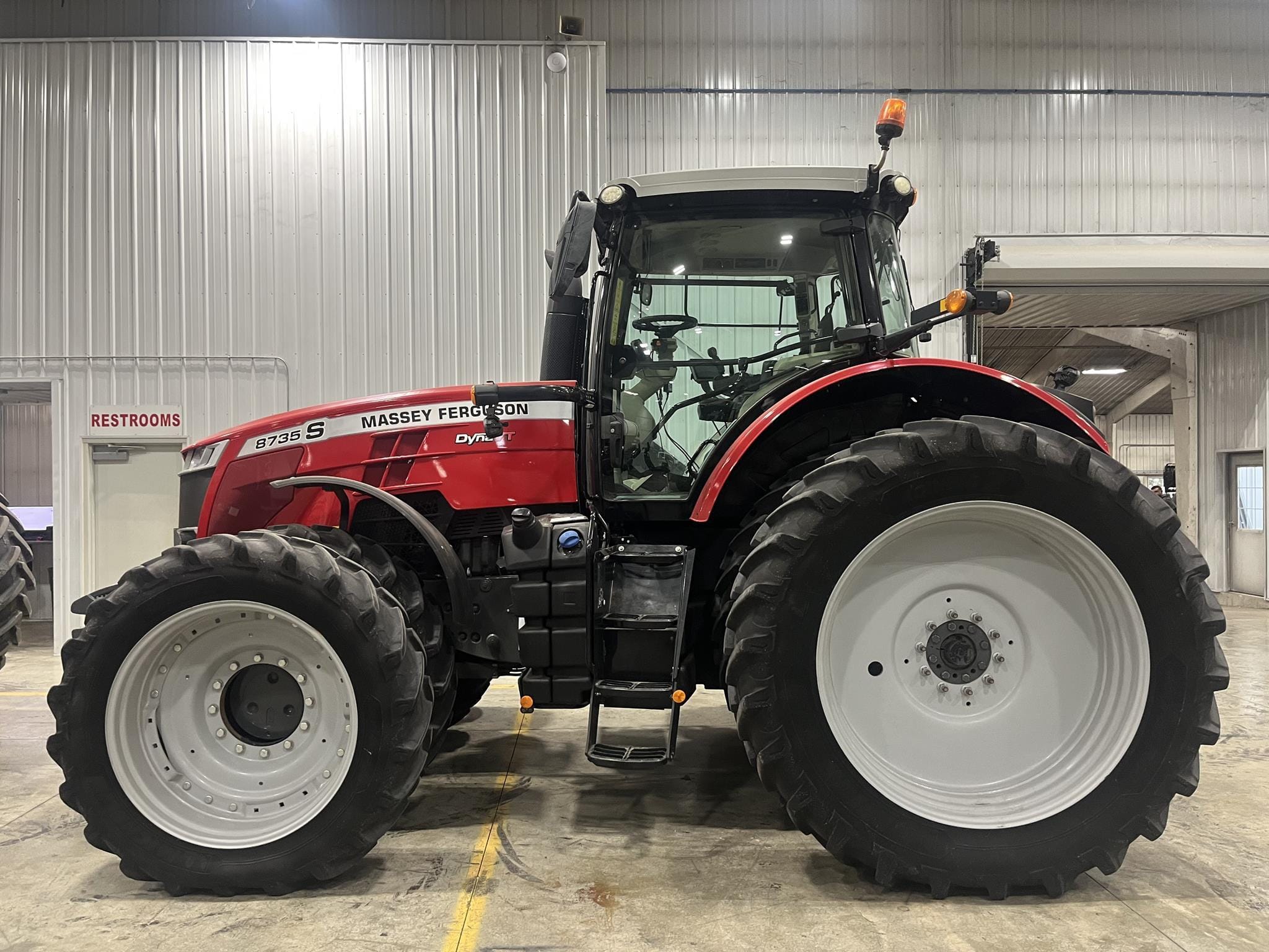 2019 Massey Ferguson 8735S Equipment Image0