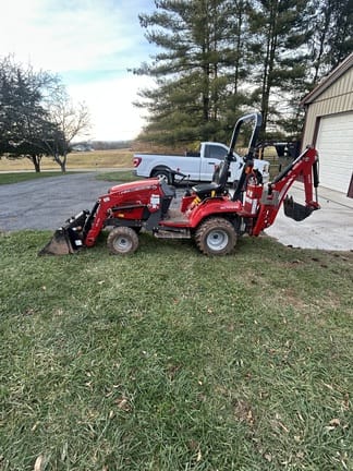 2019 Massey Ferguson GC1723E Equipment Image0