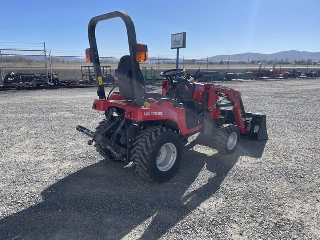 Image of Massey Ferguson GC1723E equipment image 2