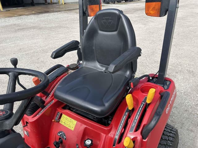 Image of Massey Ferguson GC1723E equipment image 2