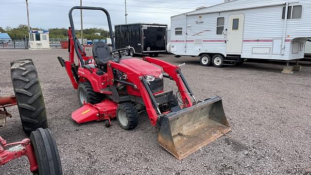 Image of Massey Ferguson GC1723E equipment image 2