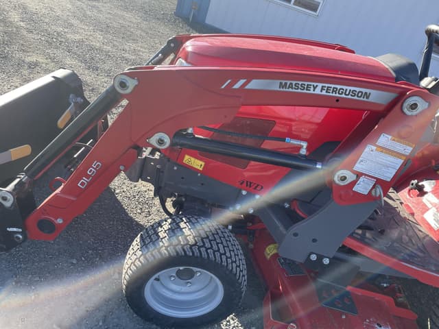 Image of Massey Ferguson GC1725M equipment image 4