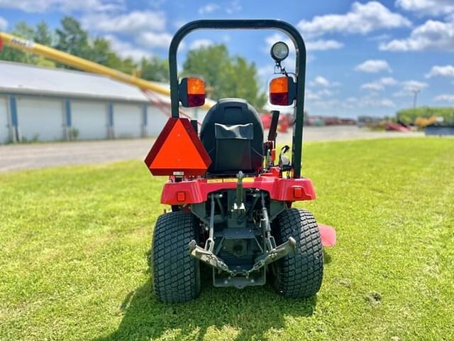 Image of Massey Ferguson GC1725M equipment image 4